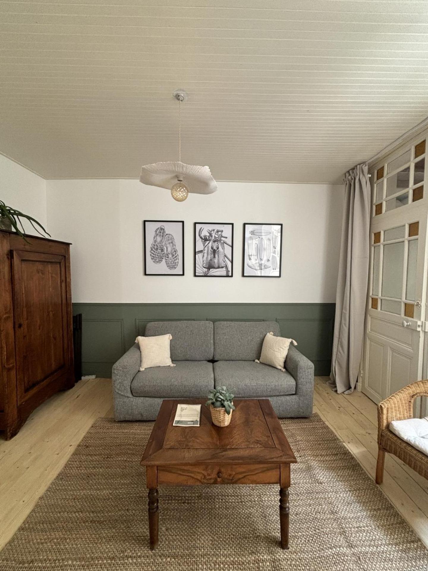 Gustave Charmant Appartement En Coeur De Ville A 20 Metres De La Mer レ・サ​​ーブル・ドロンヌ エクステリア 写真